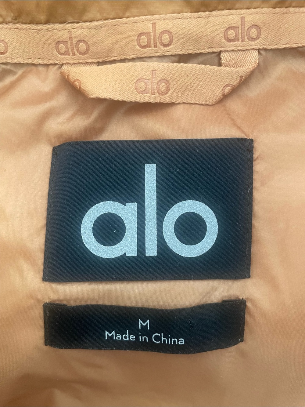 ALO YOGA Gold Rush Hooded
Puffer Vest - Toffee - Picture 11 of 12